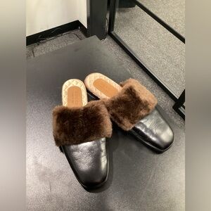 Pre Owned Gucci Sz 9.5 Princeton w/ Fur Trim Slippers Shoes